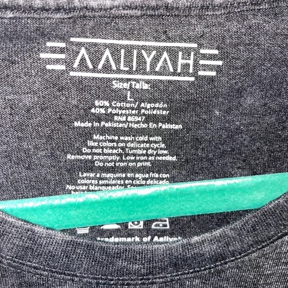 EUC Aaliyah Y2K One In A Million Album Graphic Long Sleeve Tee Size Large - Picture 4 of 6